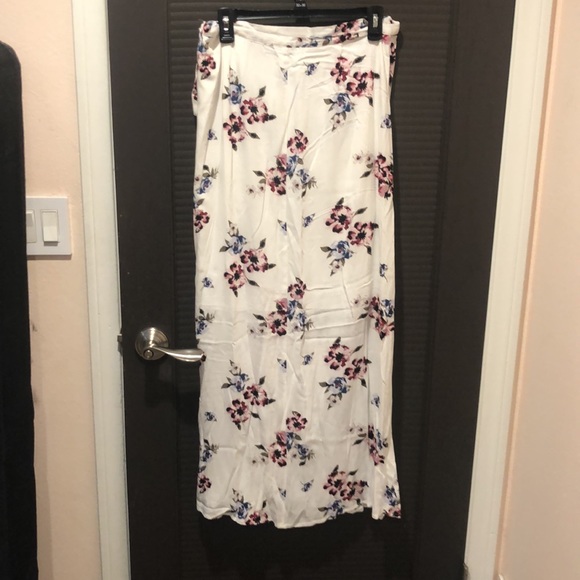 Kendall &Kylie maxi skirt - Picture 3 of 3